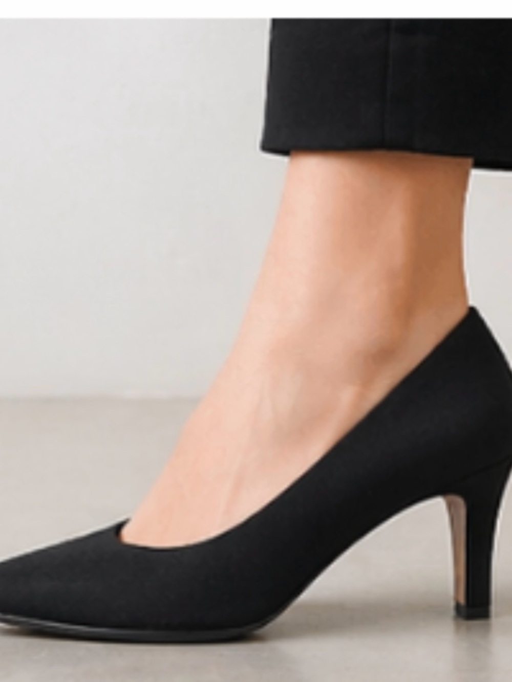 Anne Klein ll Vintage Women's Grosgrain Classic Black Heels, Size 8N - Picture 4 of 9